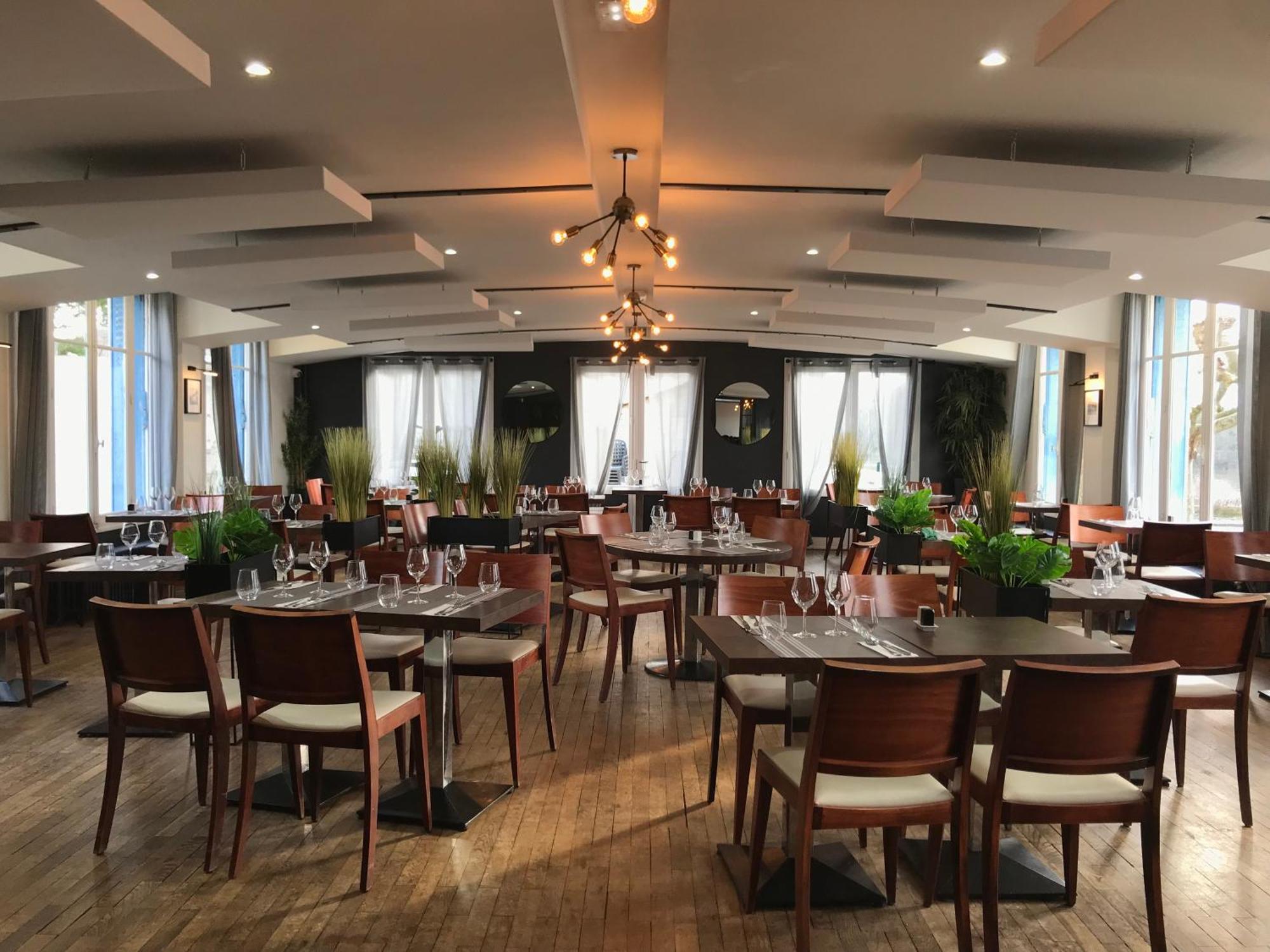 Logis Hotel & Restaurant - Les Bords De Seine Ла Рош-Гийон Екстериор снимка