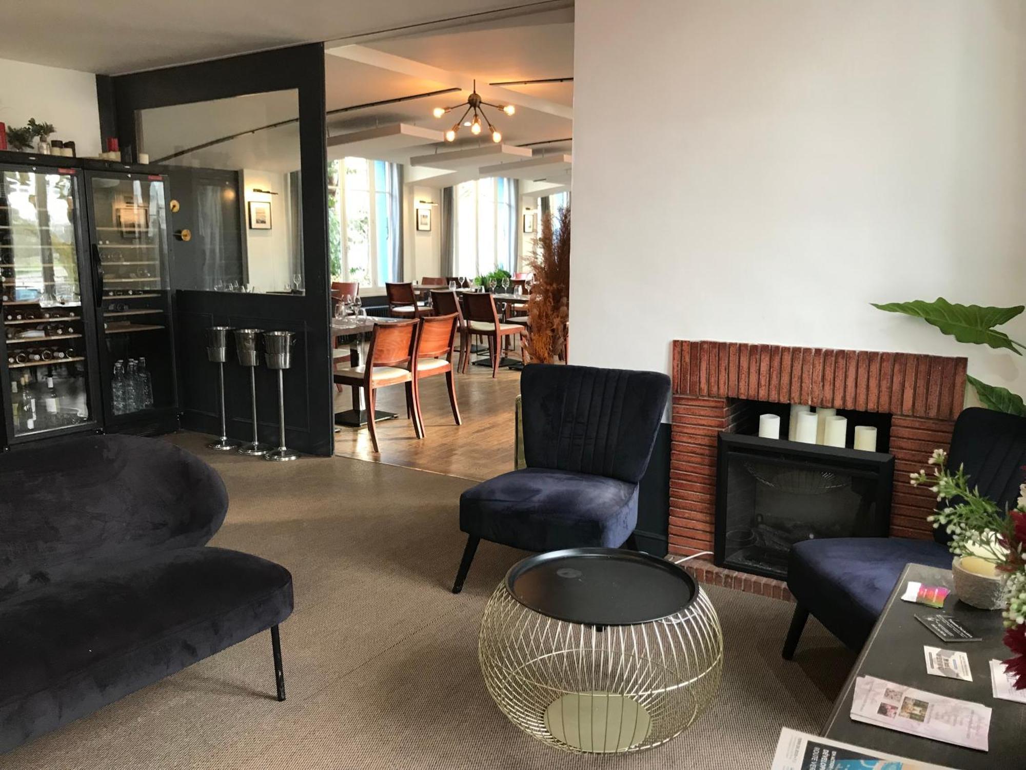 Logis Hotel & Restaurant - Les Bords De Seine Ла Рош-Гийон Екстериор снимка