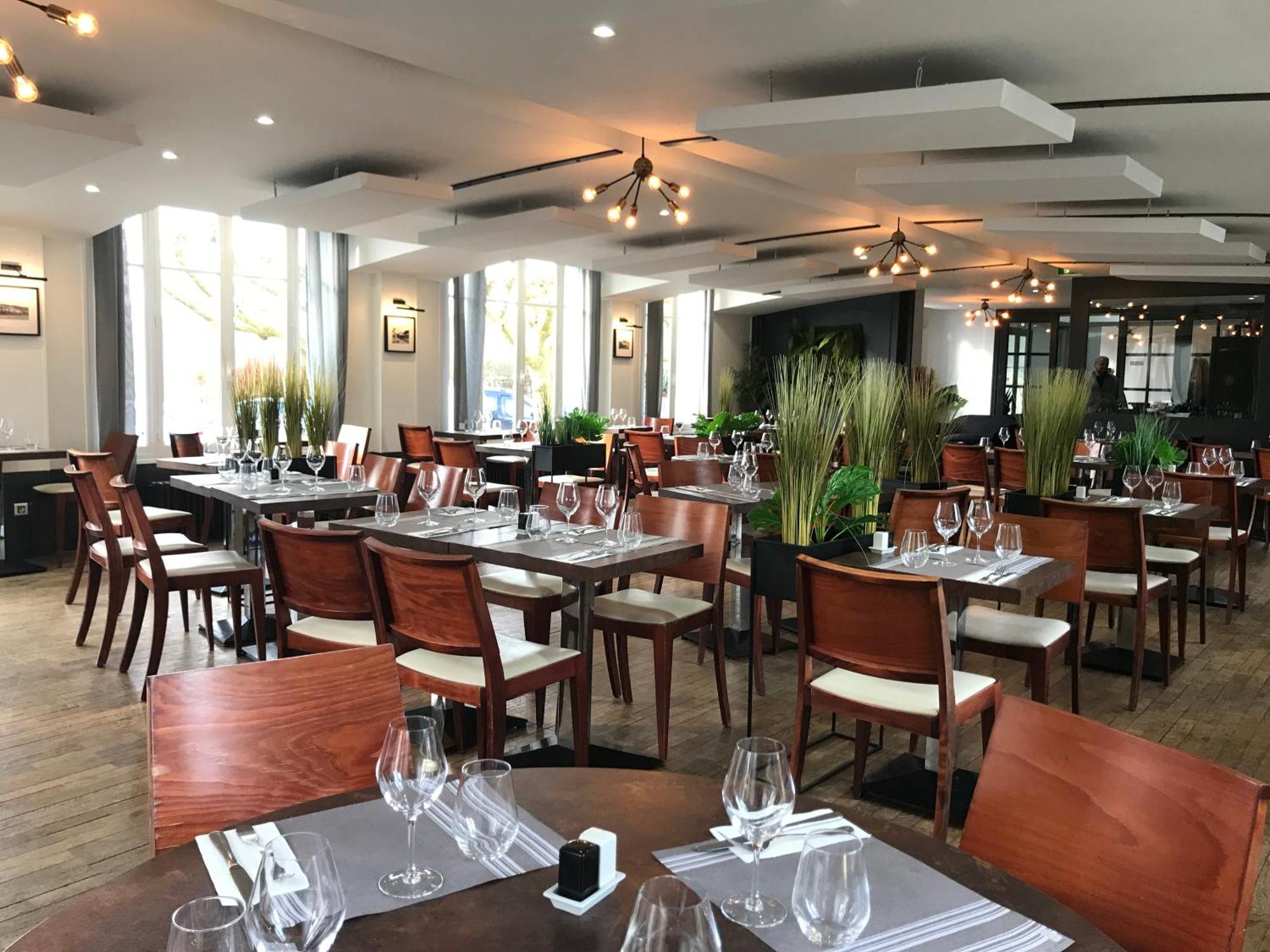 Logis Hotel & Restaurant - Les Bords De Seine Ла Рош-Гийон Екстериор снимка