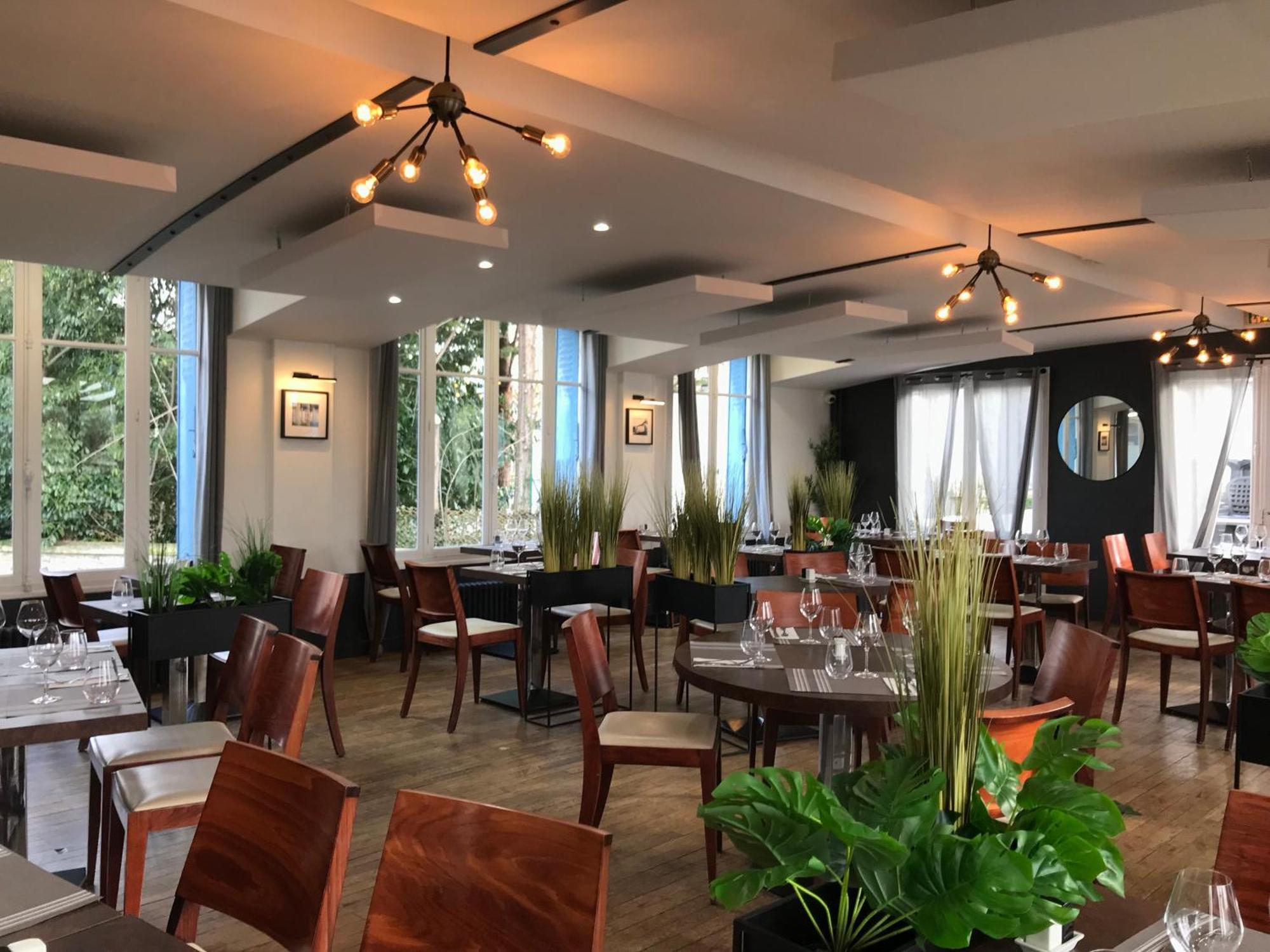 Logis Hotel & Restaurant - Les Bords De Seine Ла Рош-Гийон Екстериор снимка