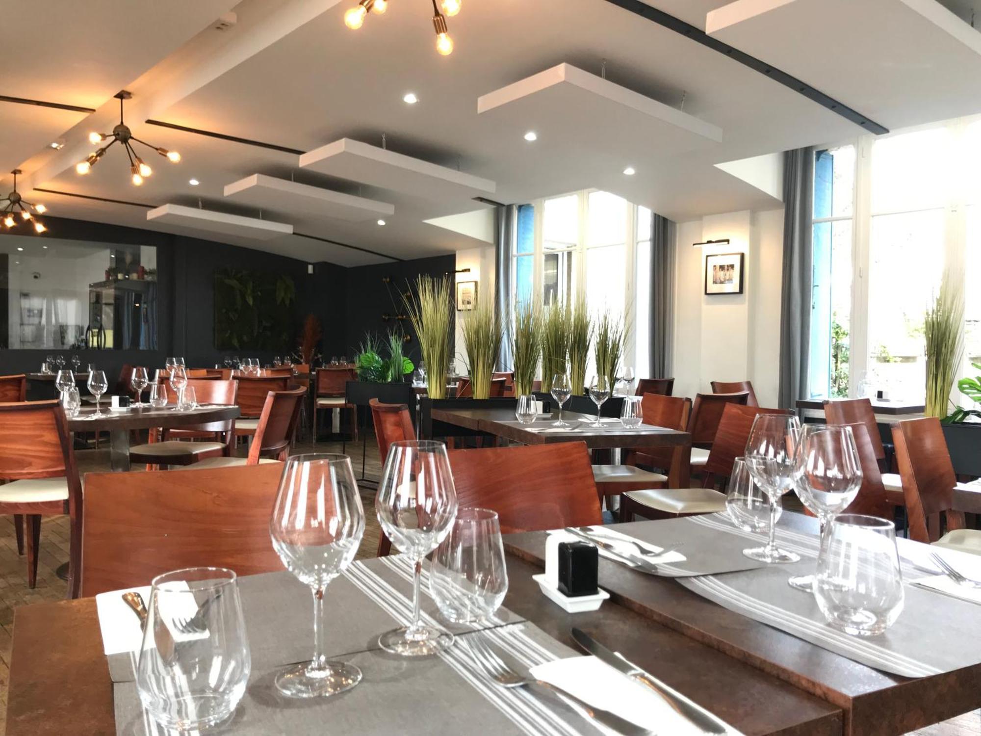 Logis Hotel & Restaurant - Les Bords De Seine Ла Рош-Гийон Екстериор снимка