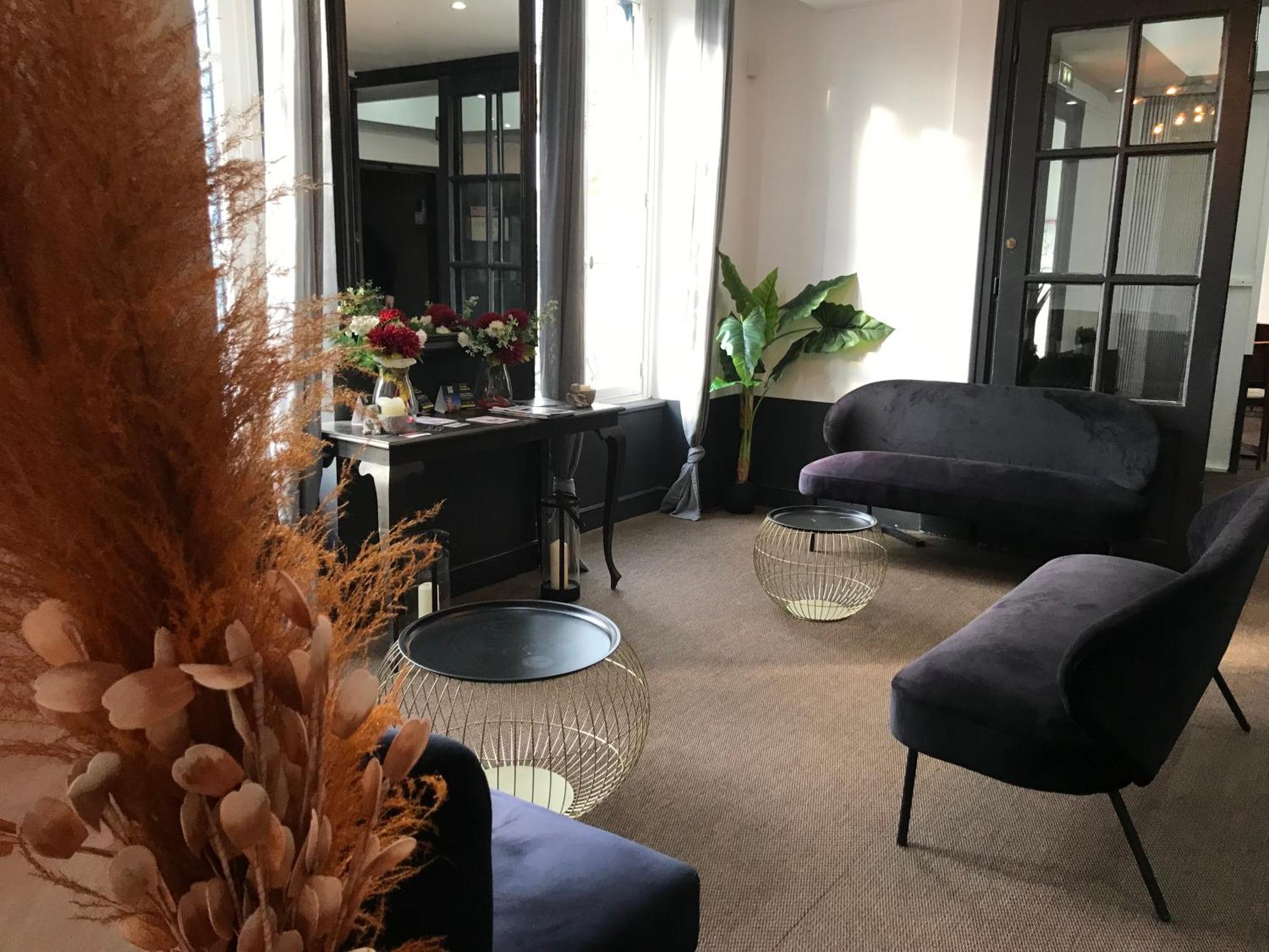 Logis Hotel & Restaurant - Les Bords De Seine Ла Рош-Гийон Екстериор снимка