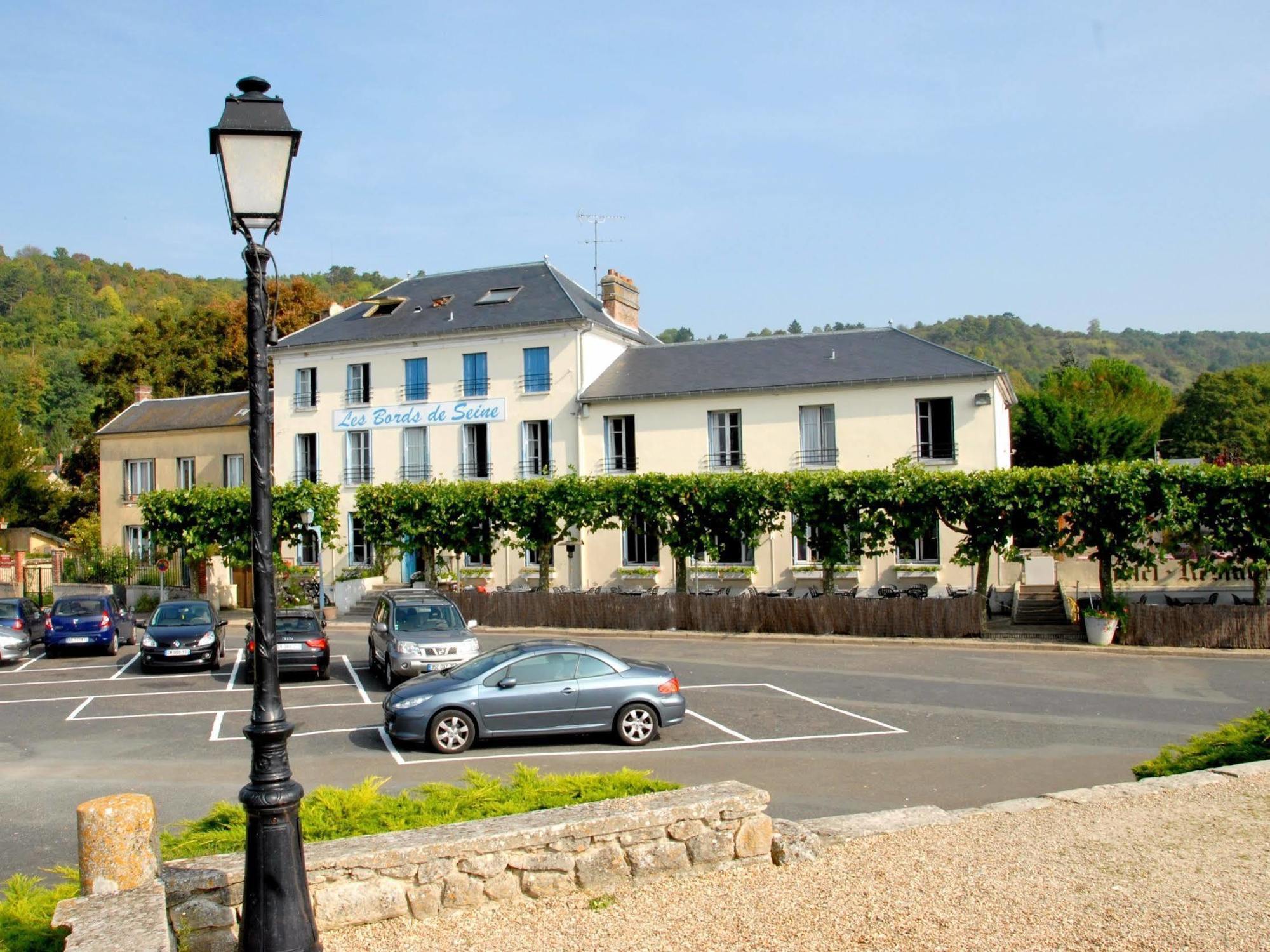 Logis Hotel & Restaurant - Les Bords De Seine Ла Рош-Гийон Екстериор снимка