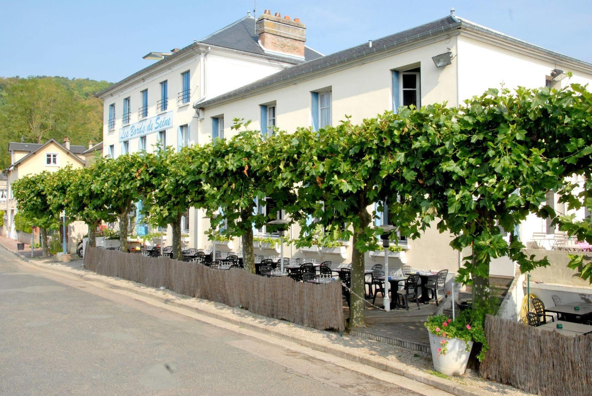 Logis Hotel & Restaurant - Les Bords De Seine Ла Рош-Гийон Екстериор снимка