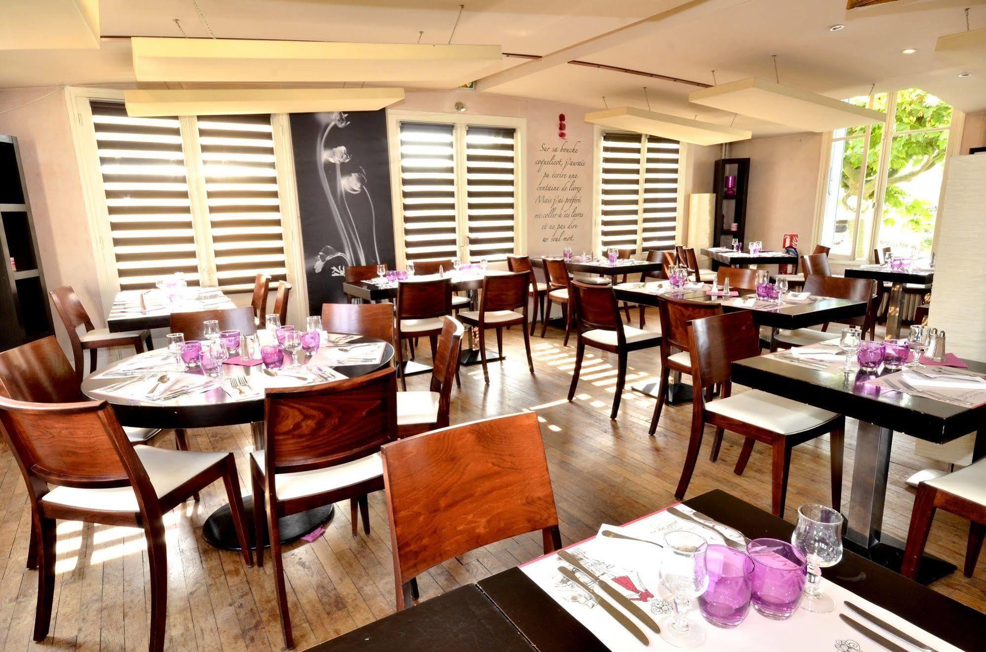 Logis Hotel & Restaurant - Les Bords De Seine Ла Рош-Гийон Екстериор снимка